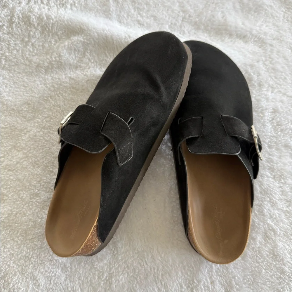 Women’s Universal Thread Black Suede Slip-On Clog with Buckle size 6.5 - Picture 3 of 4